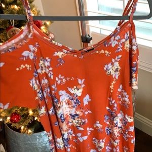 Torrid SZ OO off shoulder top. Pretty colors